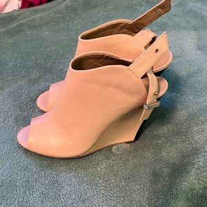 Ann Taylor tan heels